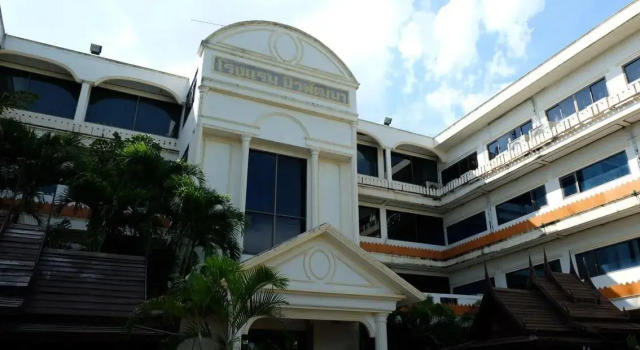 Pattana Hotel, Varaa Hotelli Hotellit North-Eastern Thailand pysäköinnillä, Pysäköinti
