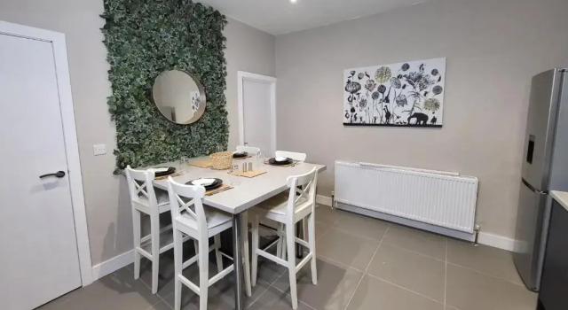 Апартаменты Kepler Residence Modern 4 Bedroom Property 1 mile from Leeds Centre