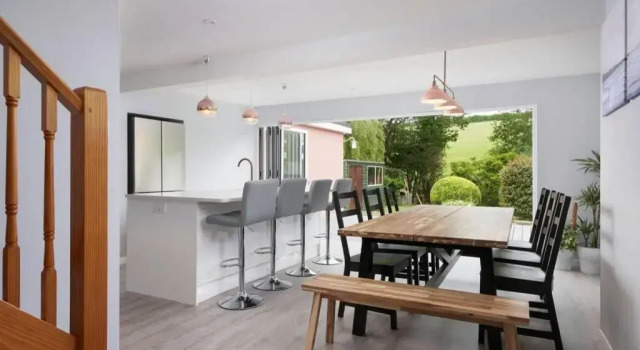 Spacious countryside 4 bedroom bungalow