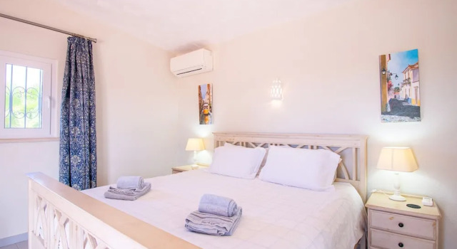 Casa Alegria This Villa is Perfect for a Family, Rezerwuj Willa Hotele w Algarve z parkingiem, Parking