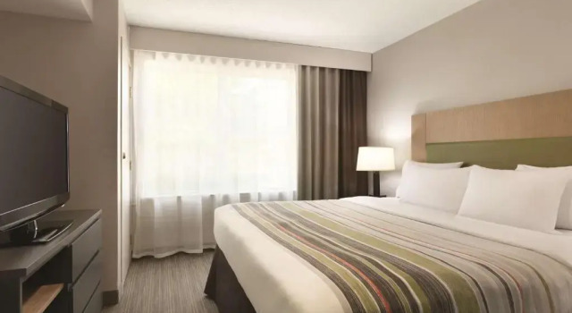 Люкс Country Inn & Suites by Radisson, Washington, DC East - Capitol Heights, MD