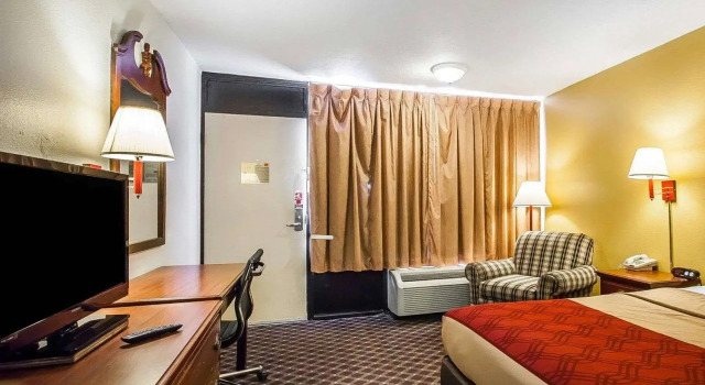 Четырёхместный номер Standard Econo Lodge Dyersburg I-155
