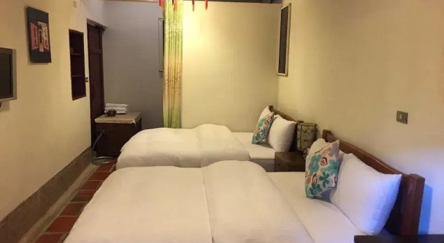 No. 85 Shuitou B&B