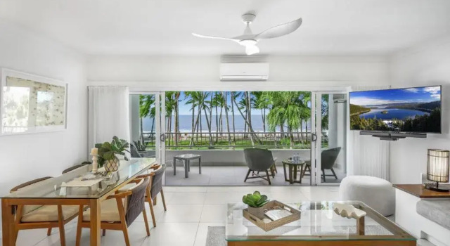 Апартаменты с видом на море Belle Escapes - Suite 14, where Pure Luxury meets the Coral Sea, Alamanda Resort