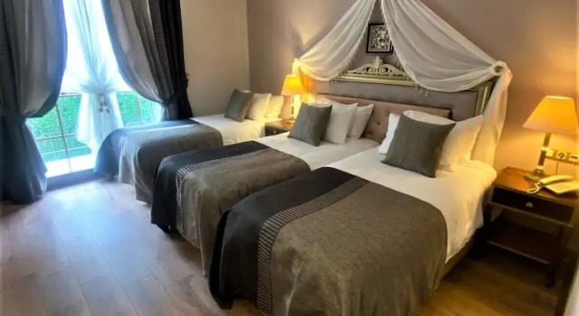 Трёхместный номер Standard с балконом Saint John Hotel