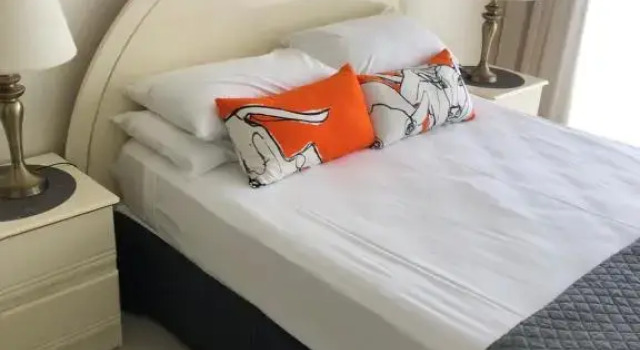 Апартаменты Economy Surfers Century Oceanside Apartments