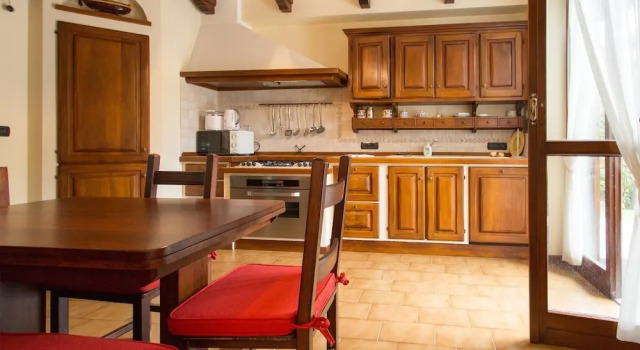 Lake Maggiore Villa With Beach Access, Near Village Centre, Wifi, BBQ, Prenota Villa Meina Lago Maggiore