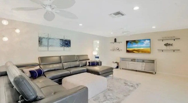 Dorando Ct 600 Marco Island Florida Vacation Rental 3 Bedroom Home by Redawning, Забронировать Отель Отели Марко-Айленд с бассейном, рядом с Mayaguana, Бассейн