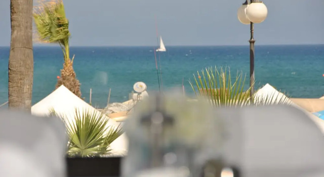 Standardní Dvoulůžkový s manželskou postelí pokoj s balkonem a a výhledem na moře Les Palmiers Beach Hotel