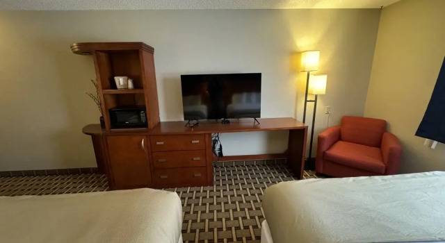 Standard Vierer Zimmer Crossroads Hotel