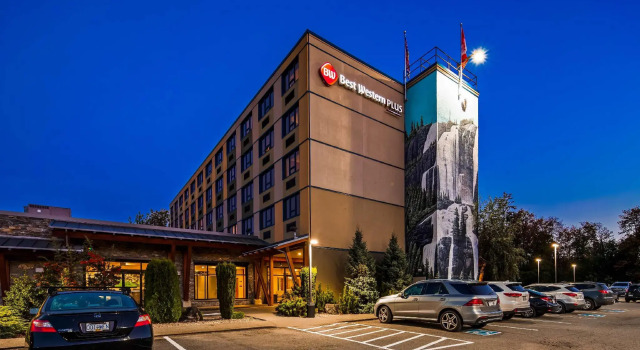 Кровать в общем номере Best Western Plus Barclay Hotel