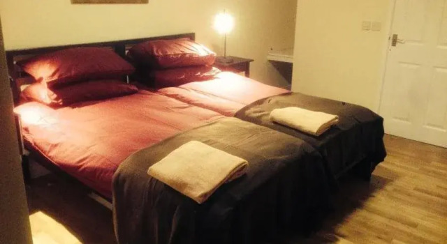 Cowbridge Cabins, Boek Hotel Cowbridge 