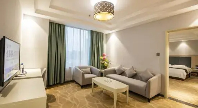 Люкс Deluxe Foshan Jiagao Business Hotel