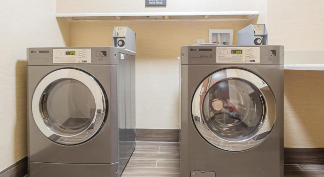Кровать в общем номере Hampton Inn Havelock