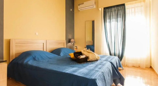 Private Central View rooms in apartment near to Acropolis Metro Station, Забронировать Апартаменты/квартира Неос-Космос Афины, рядом с Холм Филопаппос