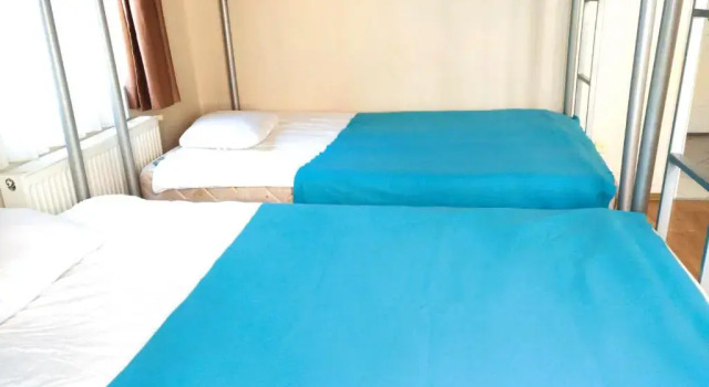 Кровать в общем номере Kevins Hostel