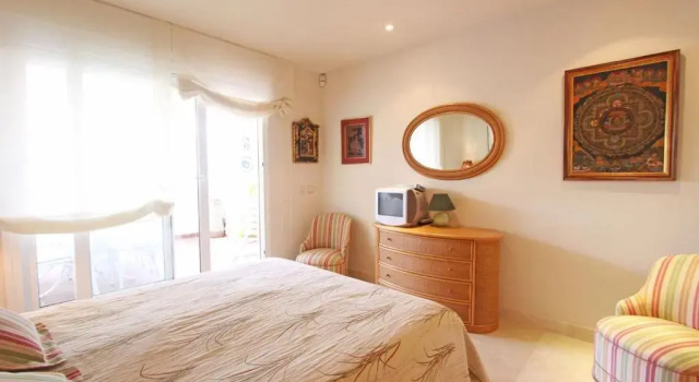 1105 beachfront apartment golden mile marbella