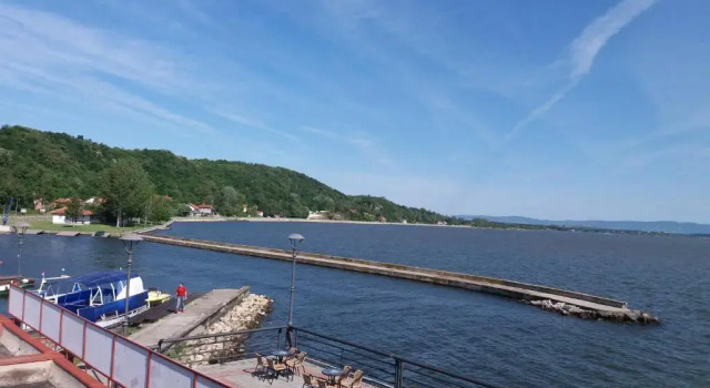 Двухместный номер Standard с видом на озеро Kafana Zlatna Ribica