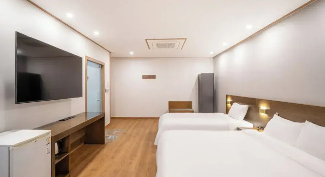 Люкс The 7 Business Hotel