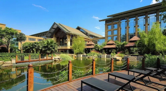 Четырёхместный номер Premium с балконом InterContinental Kunming by IHG