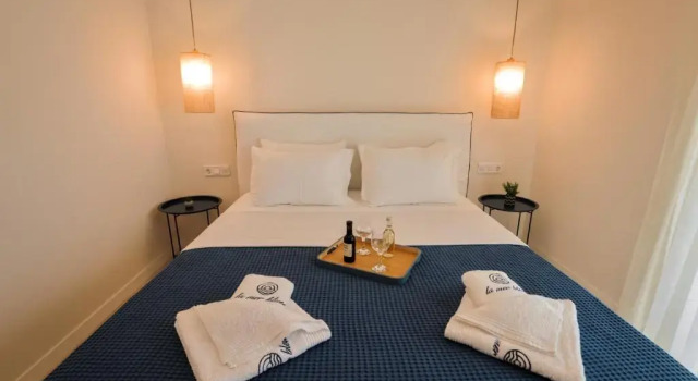 Апартаменты La Mer Bleue Beachfront Boutique Apartments