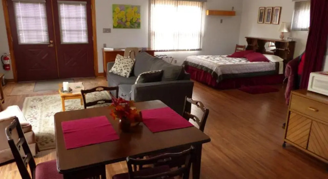 Двухместная студия Deluxe с красивым видом из окна Cedar Cottage B&B