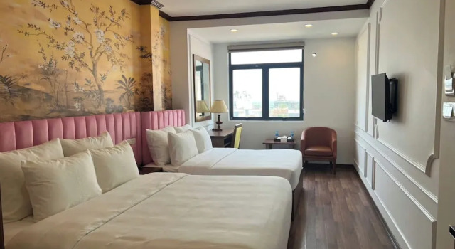 Четырёхместный номер Premier с видом на город Hanoi Central Westlake Hotel
