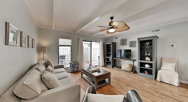 570queen 2 Bedroom Condo