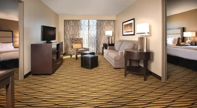 Люкс с 2 комнатами DoubleTree Suites by Hilton Austin Downtown Capitol