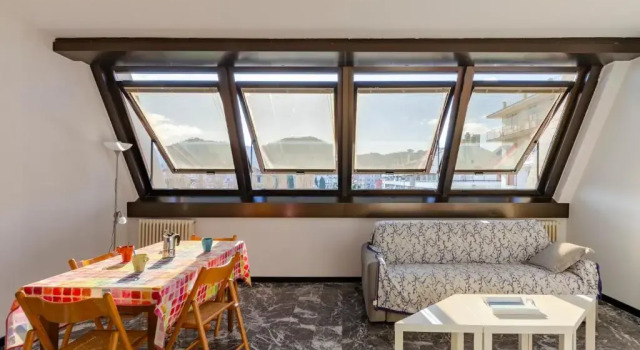 JOIVY Spacious Apt For 6, Near Train Station And Beach