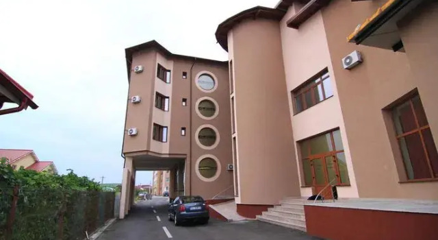 Hotel Ambiance, Забронировать Отель Отели Арджеш с парковкой, Парковка