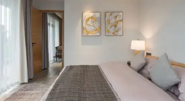 Двухместный люкс с балконом Floral Hotel Xing Hui Haiyan