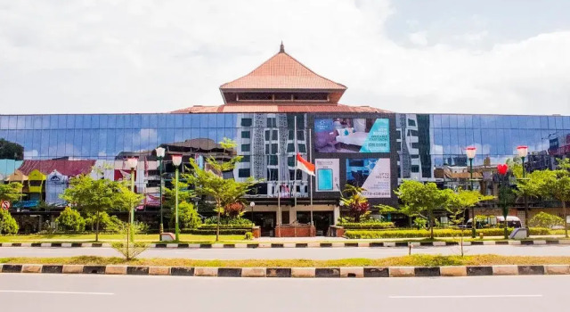 Кровать в общем номере Nagoya Hill Hotel Batam