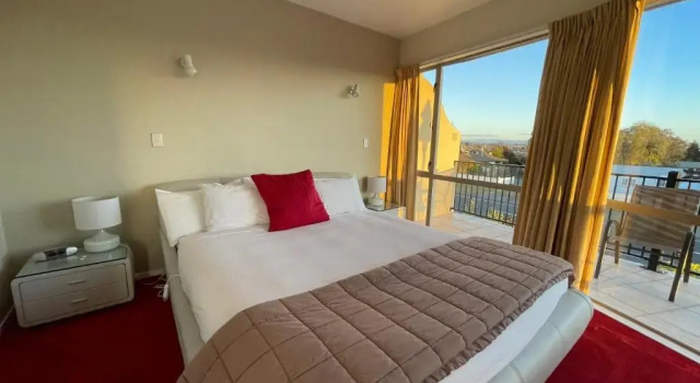Люкс Deluxe Chantillys Motor Lodge