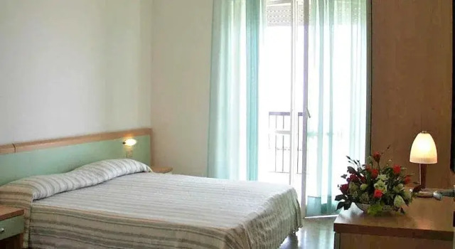 Tourist Residence, Забронировать Отель Отели Побережья Марок с завтраком, Завтраки