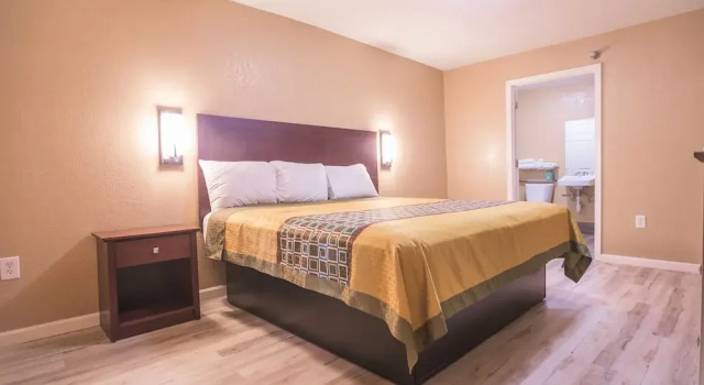 The Crossroads Hotel and Suites Irving