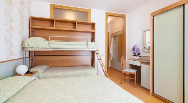 Семейный номер Standard с балконом Hotel Universal