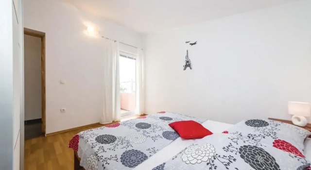 Beautiful Apartment in Maslenica With 3 Bedrooms and Wifi
