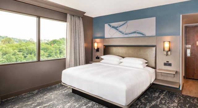 Двухместный клубный номер Standard Pittsburgh Airport Marriott