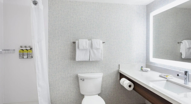 Четырёхместный номер Standard Holiday Inn Express & Suites Saskatoon Centre by IHG