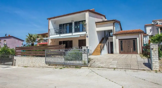 Modern and Well-kept Apartment Within Walking Distance of Restaurant and Beach Banjole