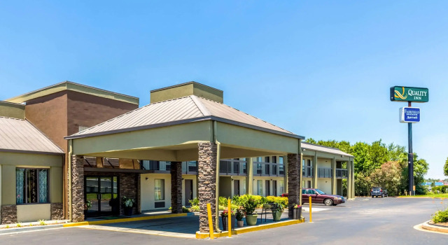 Quality Inn Simpsonville-Greenville, Забронировать Отель Отели Симпсонвилл с завтраком, рядом с Prisma Health Hillcrest Hospital, Завтраки