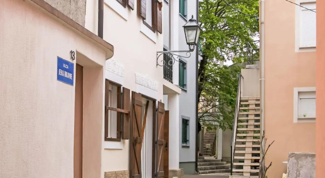 Apartment Snježana-4, Book Lejlighed Hoteller i Karlobag med parkering, Parkering