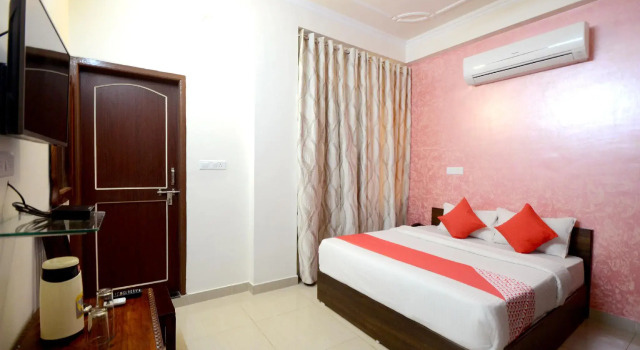 OYO 18342 Hotel Aqueens, Забронировать Отель Отели штата Раджастхана с парковкой, Парковка