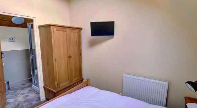 Quaint Holiday Home in South Wales With Sunny Gardens, Забронировать Отель Отели Сноудония с парковкой, Парковка