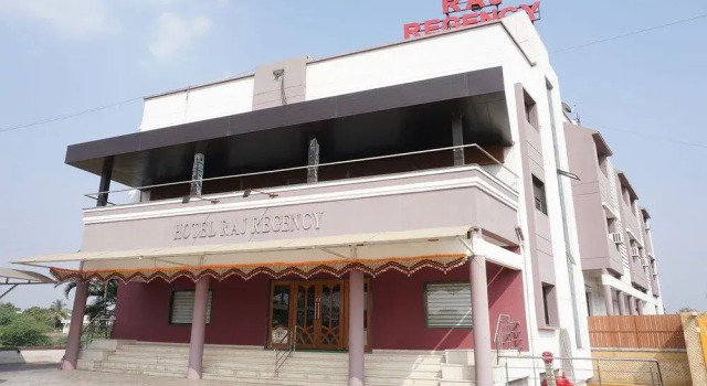 OYO 24487 Hotel Raj Regency