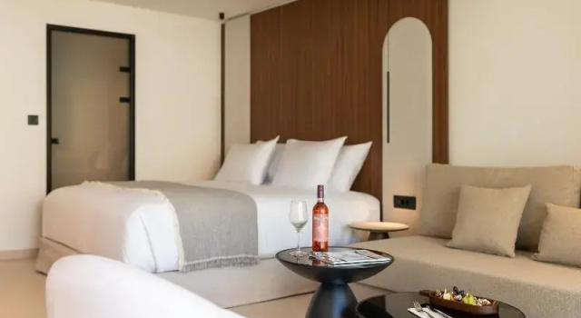 Трёхместный номер Deluxe с балконом Alizo Boutique Hotel & Spa
