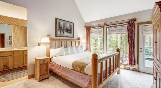Beautiful 5br Home at The Ranch - Kids Ski Free! by RedAwning, Забронировать Апартаменты/квартира Отели Roosevelt National Forest с парковкой, Парковка
