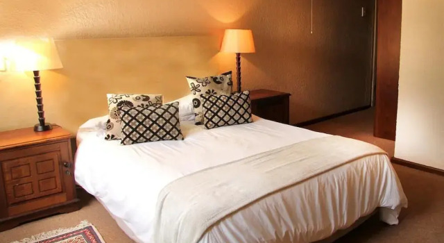Fynbos Guesthouse Riversdale, Забронировать Гостевой дом Отели Риверсдейл с парковкой, Парковка