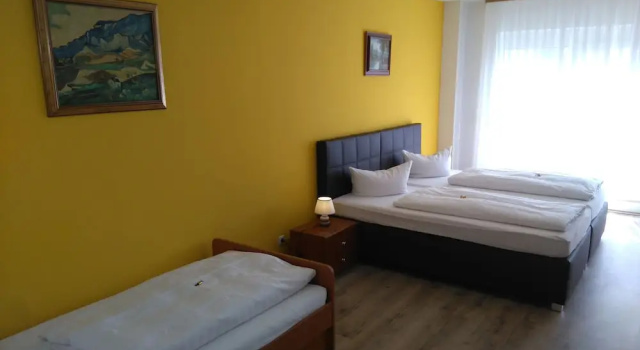 Трёхместный номер Standard Hotel Arheilger Hof